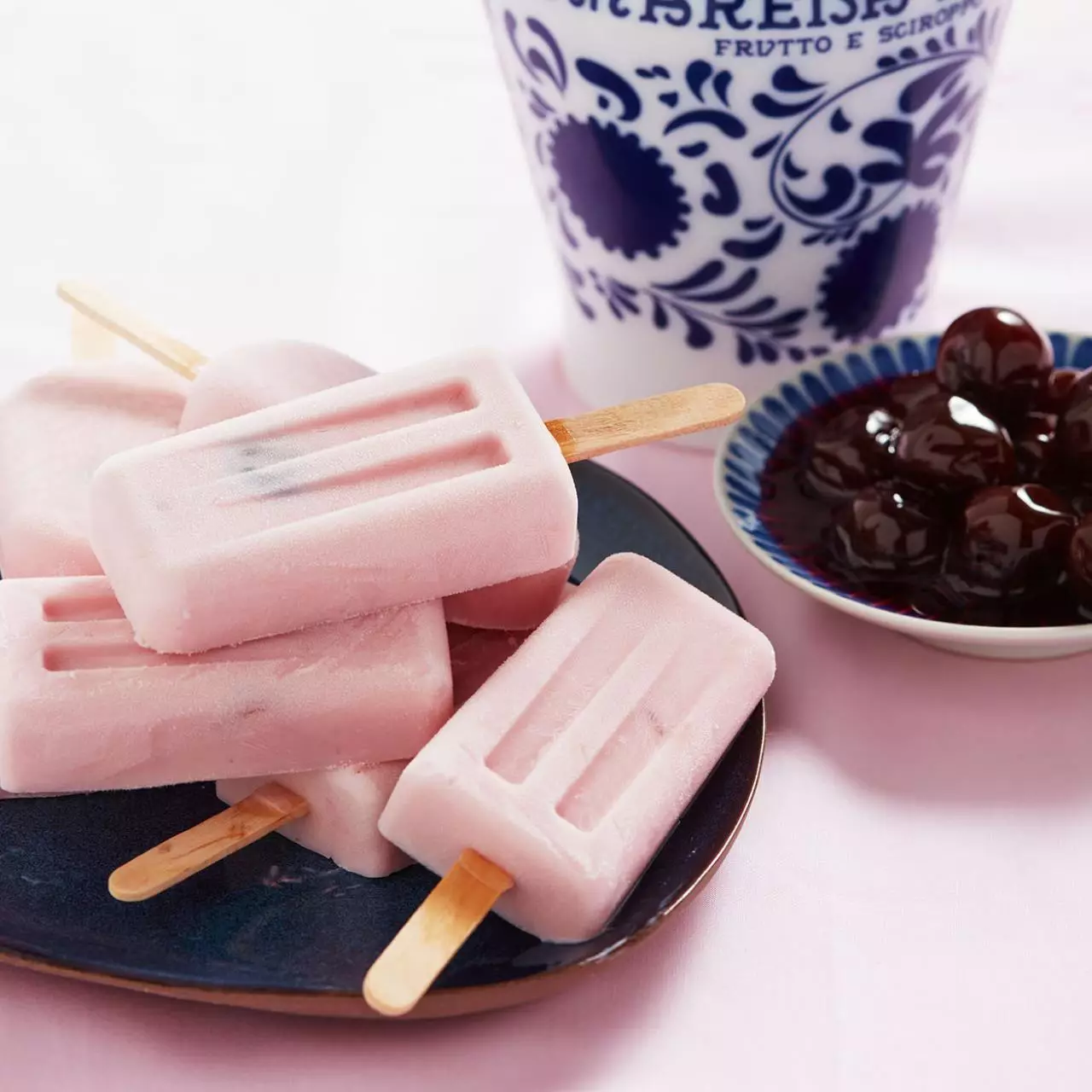Yoghurt ice pops